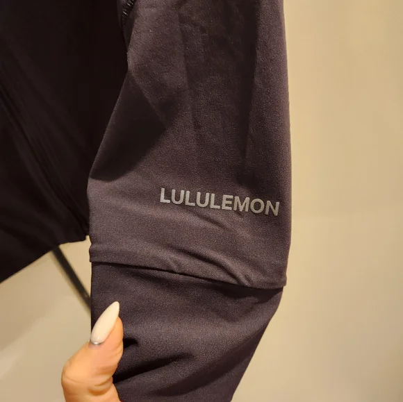 Lululemon Mist Over Windbreaker in color Black size 10 new no tag - Picture 11 of 17